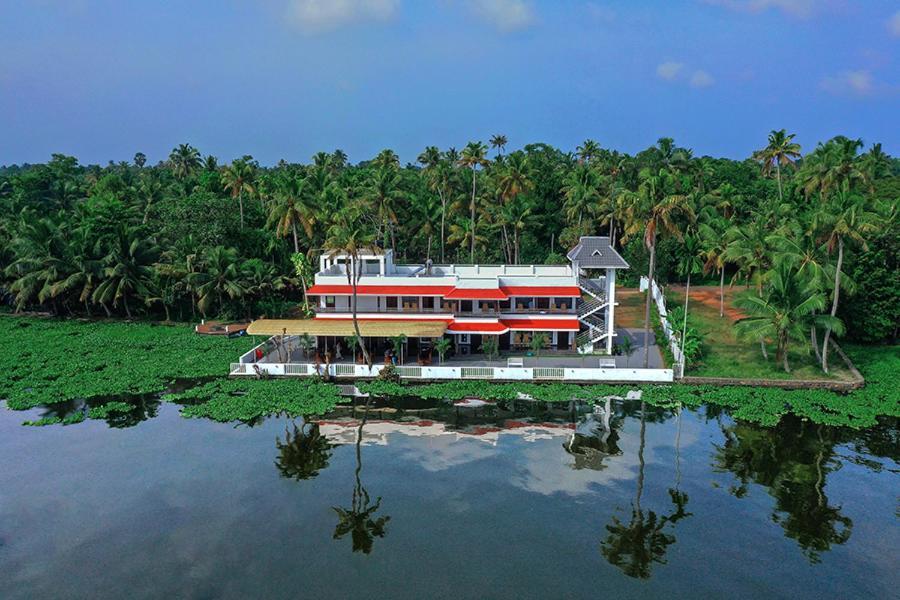 Vembanad Village Backwater Resort Alappuzha Exterior photo